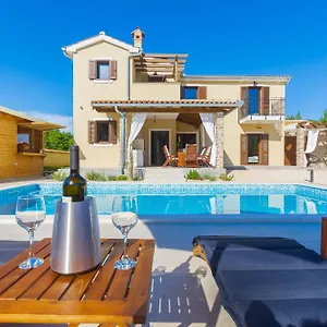 David - Luxurious Secluded With A Heated Pool Villa Butkovići